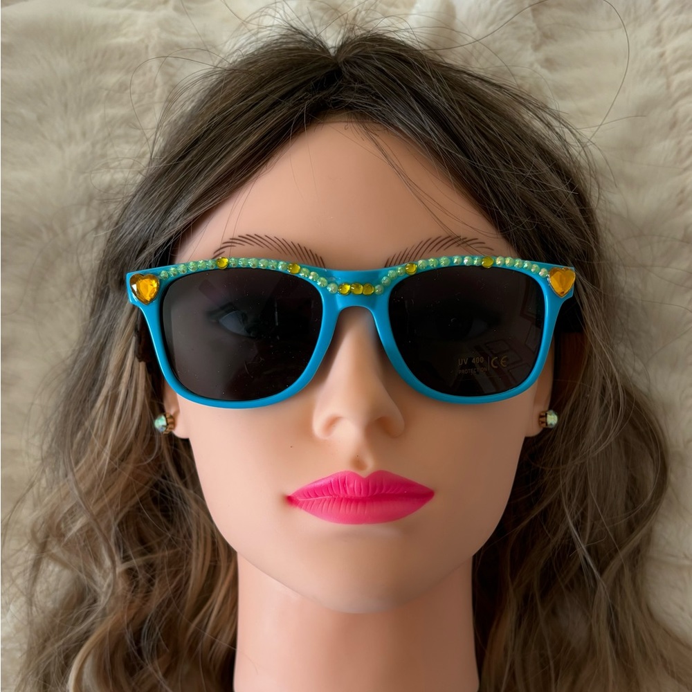 Sunglasses - Picture 4 of 5